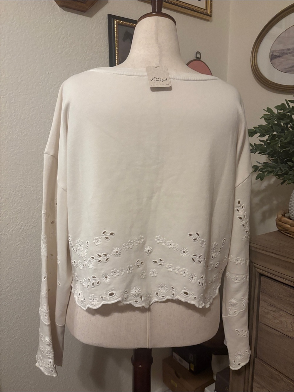 Free People Iris Embroidered Sweatshirt-Sugar Swizzle Ivory- Size XL- NWT - Picture 8 of 10